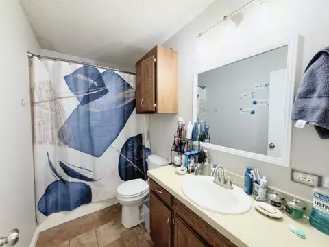 Bath - 127 Oakview Dr, Houma, LA 70364 photo 2 of 2