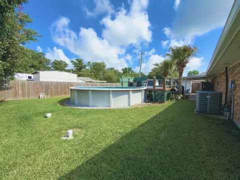 Exterior - 127 Oakview Dr, Houma, LA 70364 photo 5 of 8