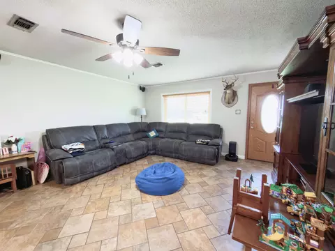 Living - 127 Oakview Dr, Houma, LA 70364 photo 1 of 1