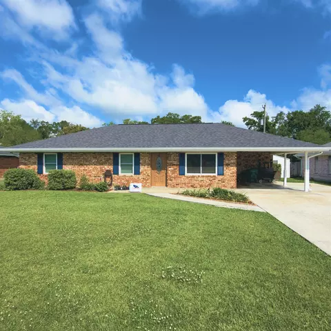 Exterior - 127 Oakview Dr, Houma, LA 70364 photo 2 of 8