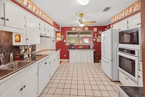 Kitchen - 3803 Buffwood Dr, Baker, LA 70714 photo 1 of 1