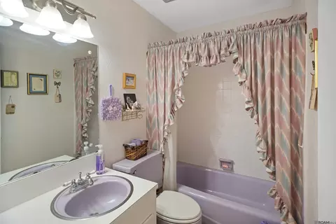 Bath - 3803 Buffwood Dr, Baker, LA 70714 photo 1 of 1