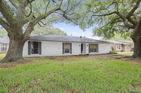 1054 Barkley Dr, Baton Rouge, LA 70810