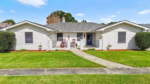 1402 Levee Dr, Houma, LA 70360