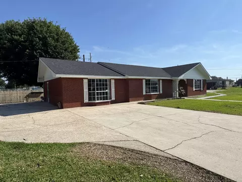 Exterior - 126 E 100th St, Cut Off, LA 70345 photo 2 of 6