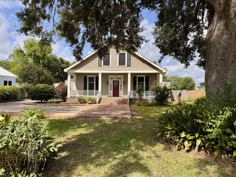 Exterior - 1005 Main St, Patterson, LA 70392 photo 2 of 15