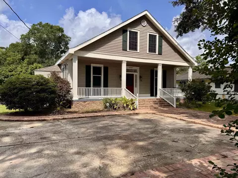Exterior - 1005 Main St, Patterson, LA 70392 photo 3 of 15