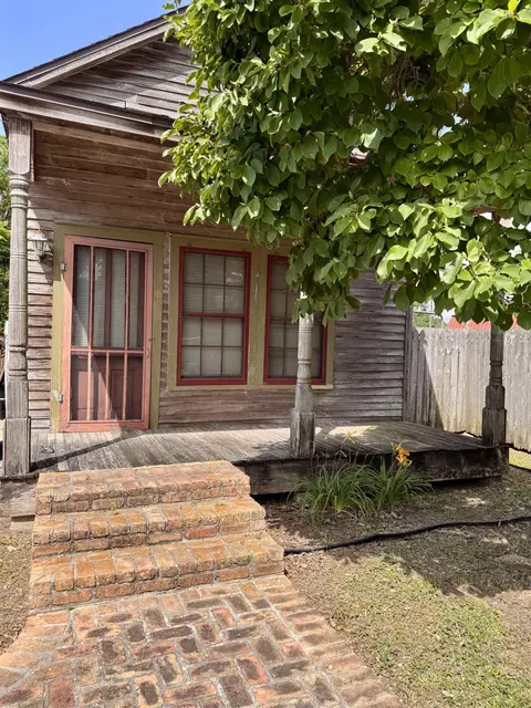 Exterior - 1005 Main St, Patterson, LA 70392 photo 10 of 15