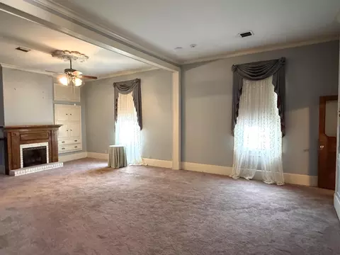 Living - 1005 Main St, Patterson, LA 70392 photo 2 of 3