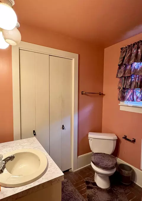 Bath - 1005 Main St, Patterson, LA 70392 photo 2 of 3