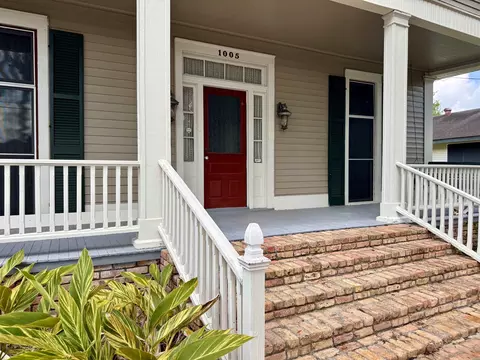 Exterior - 1005 Main St, Patterson, LA 70392 photo 4 of 15