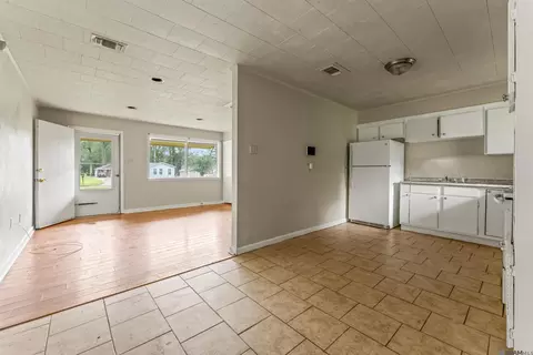 Living - 2421 Mchugh Rd, Baker, LA 70714 photo 4 of 4