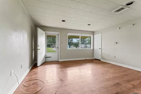Living - 2421 Mchugh Rd, Baker, LA 70714 photo 1 of 4