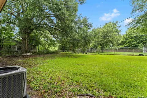 Exterior - 2421 Mchugh Rd, Baker, LA 70714 photo 2 of 3