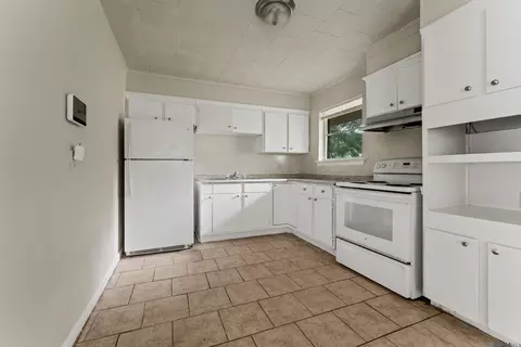 Kitchen - 2421 Mchugh Rd, Baker, LA 70714 photo 1 of 3