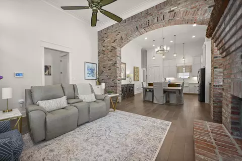 2843 Pointe-marie Dr, Baton Rouge, LA 70820