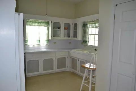 Kitchen - 288 E 40th St, Cut Off, LA 70345 photo 2 of 3