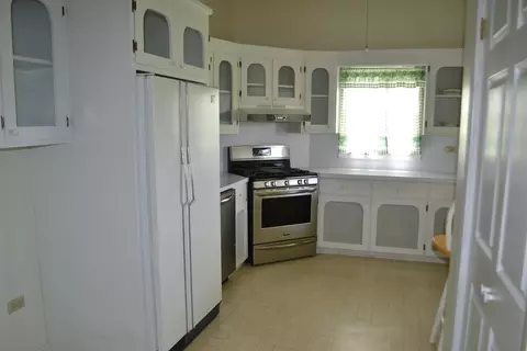 Kitchen - 288 E 40th St, Cut Off, LA 70345 photo 1 of 3
