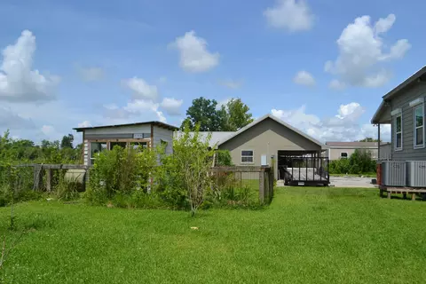 Exterior - 288 E 40th St, Cut Off, LA 70345 photo 10 of 14