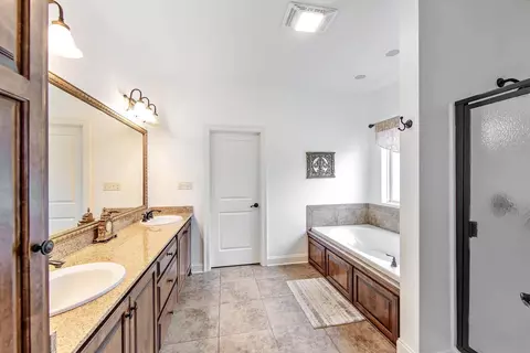 Bath - 172 Union Dr, Thibodaux, LA 70301 photo 1 of 2