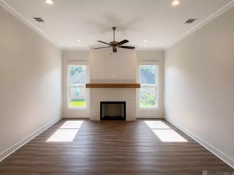 Living - 15952 J Baughman Aly, Walker, LA 70785 photo 2 of 4