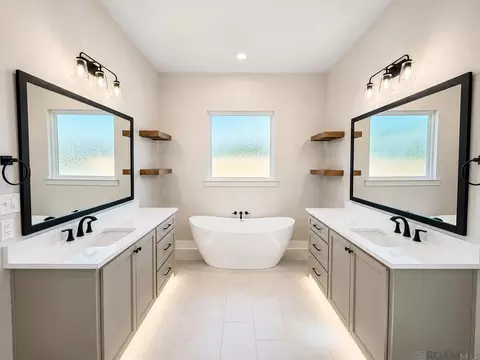 Bath - 15952 J Baughman Aly, Walker, LA 70785 photo 3 of 7