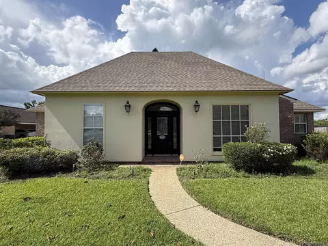 15518 Therese Ct, Prairieville, LA 70769