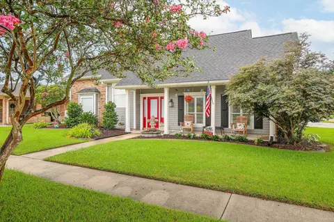 305 Chantilly Dr, Houma, LA 70360