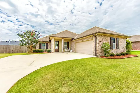 137 Madio Dr, Houma, LA 70364