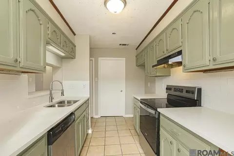4625 Parkoaks Dr #33, Baton Rouge, LA 70816