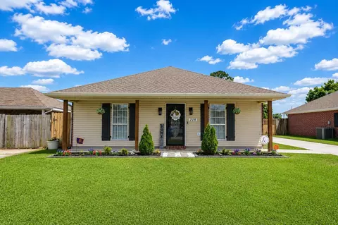 218 T Leigh Dr, Houma, LA 70364