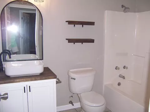 Bath - 300 Jennifer St, Gray, LA 70359 photo 2 of 2