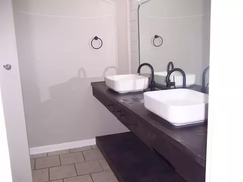 Bath - 300 Jennifer St, Gray, LA 70359 photo 1 of 2