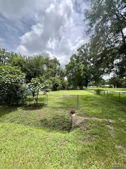 502 E Caldwell Dr, Gonzales, LA 70737
