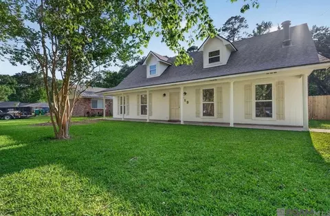 919 Willow Brook Ave, Denham Springs, LA 70726