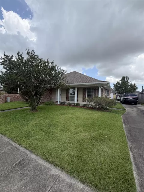 Exterior - 54 Cobblestone E, Houma, LA 70360 photo 1 of 3