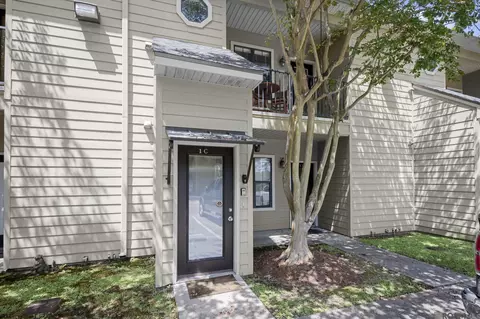 612 S Kenilworth Pkwy #1-C, Baton Rouge, LA 70820