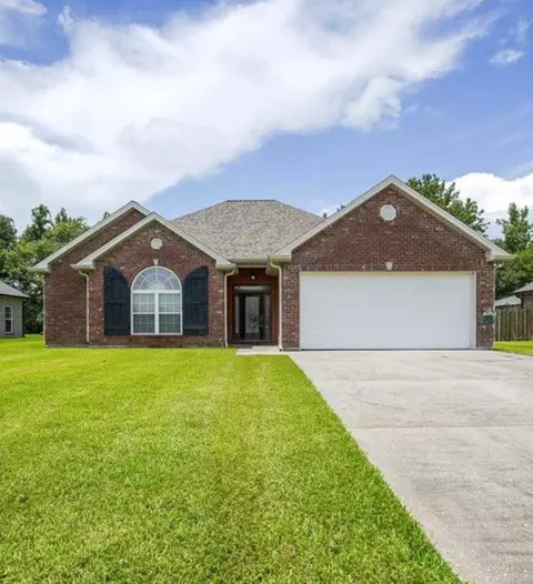 447 Sugar Trail St, Houma, LA 70364