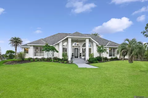 Exterior - 110 Sanctuary Dr, Slidell, LA 70458 photo 1 of 8