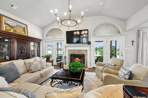 Living - 110 Sanctuary Dr, Slidell, LA 70458 photo 2 of 6