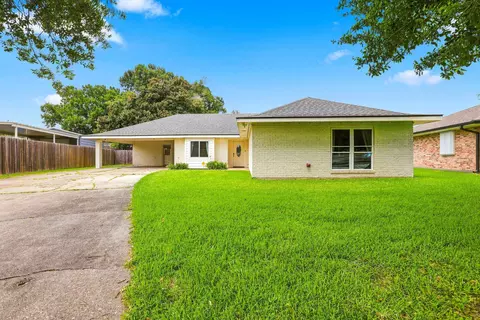 106 Desiles Dr, Houma, LA 70363