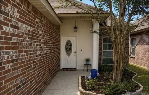 9823 Clearlake Ln, Denham Springs, LA 70726