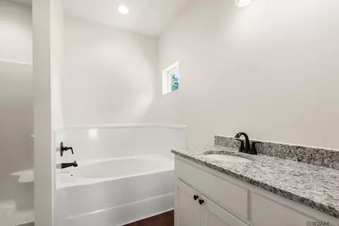 Bath - 10789 Sage Dr, Walker, LA 70785 photo 1 of 3