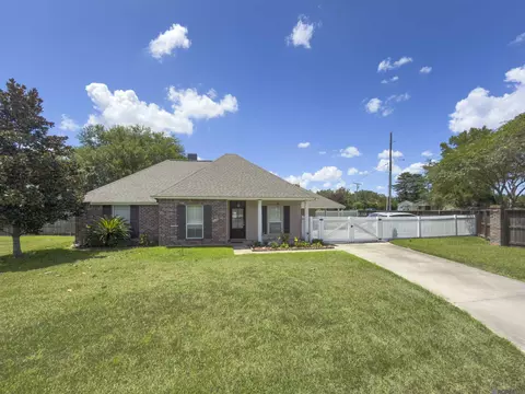 18116 Lake Indigo Dr, Baton Rouge, LA 70817
