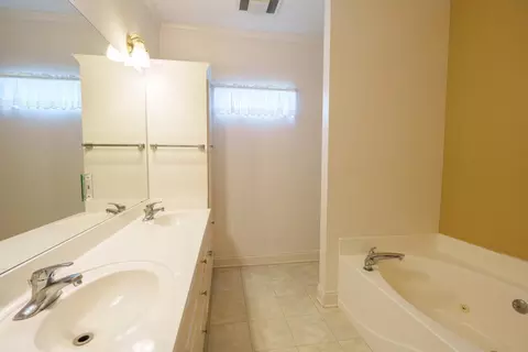 Bath - 132 Leighton Loop, Houma, LA 70360 photo 1 of 2