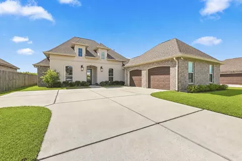 257 Royal Oak Dr, Thibodaux, LA 70301