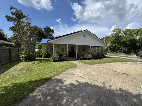 713 Highland Dr, Houma, LA 70364