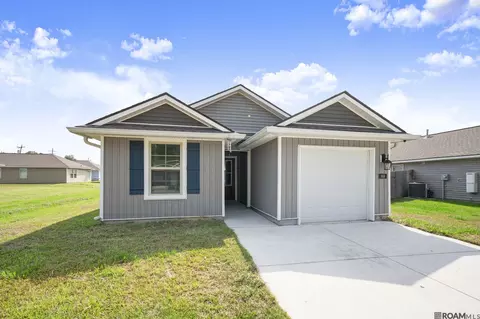868 N 10th St, Port Allen, LA 70767