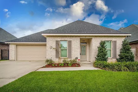 304 Sugar Ridge Dr, Houma, LA 70360