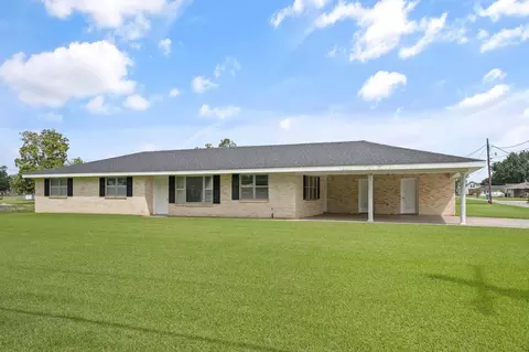 13272 Acorn St, Vacherie, LA 70090